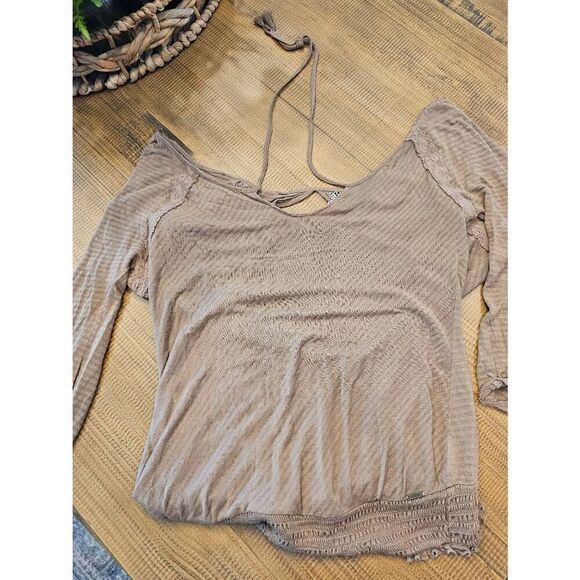 Guess halter long sleeve/ open back top - Picture 2 of 6